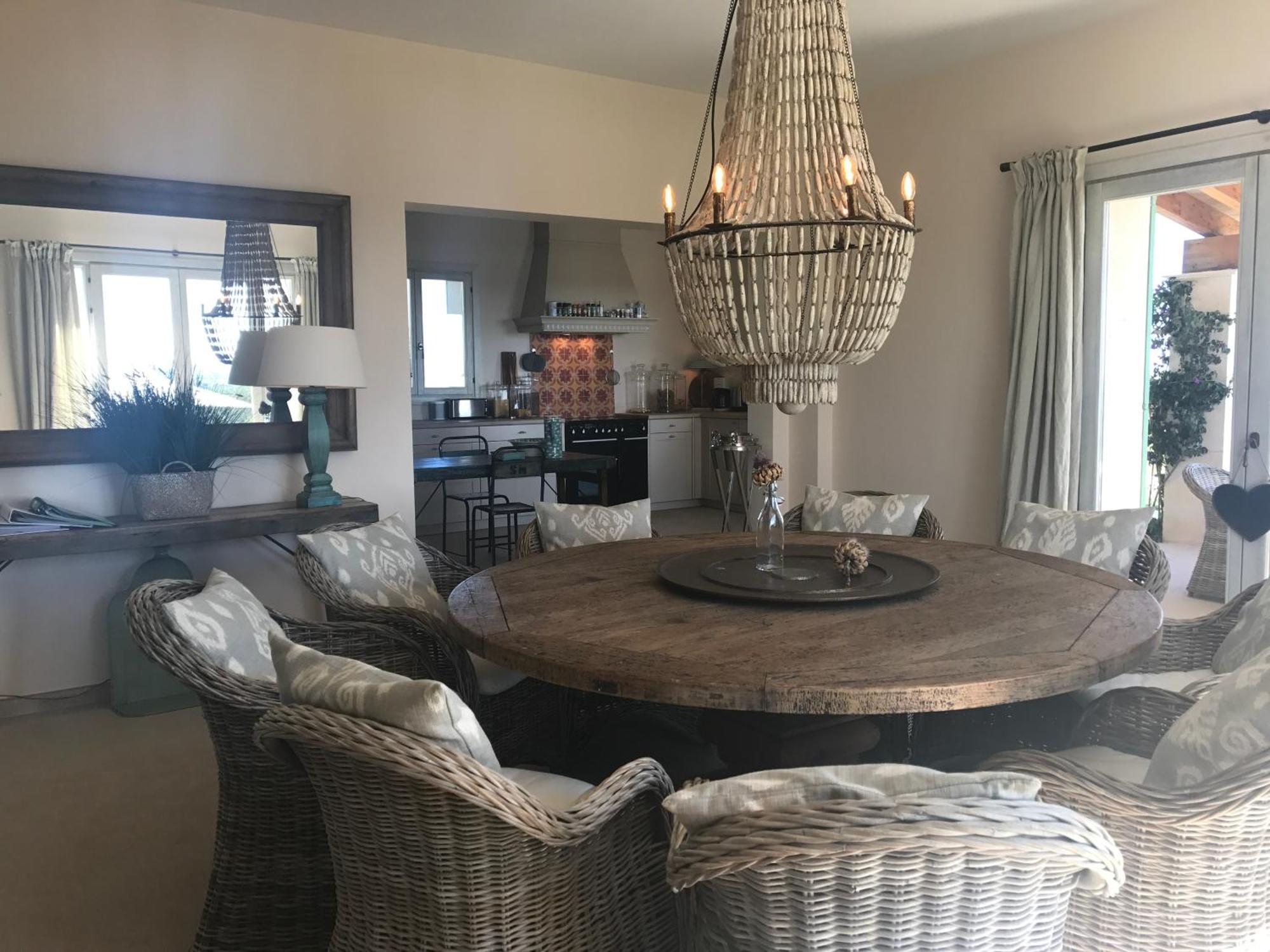 Taraluna Villa