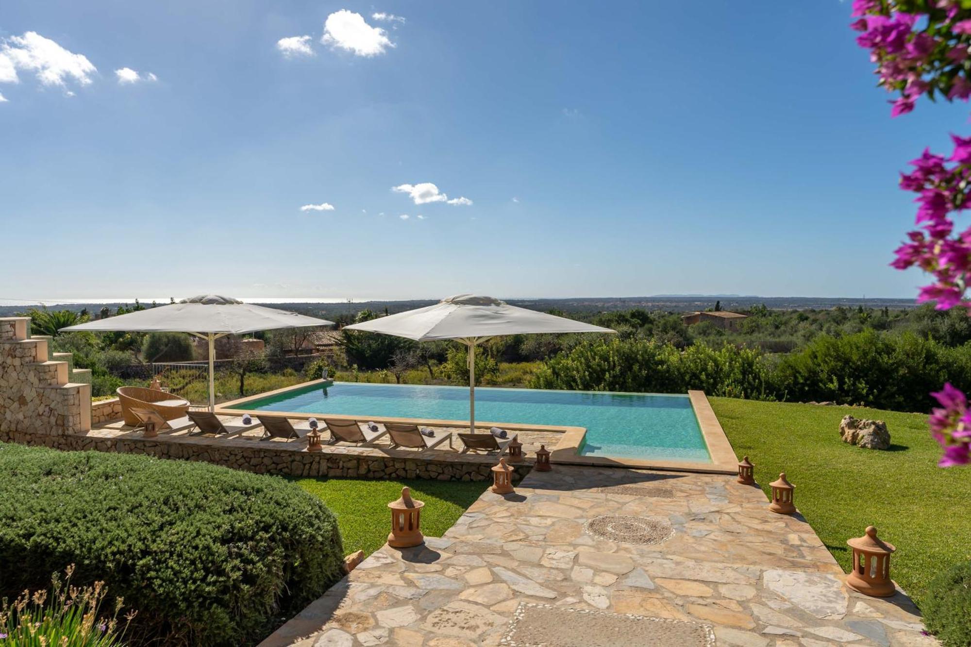 Taraluna Villa *